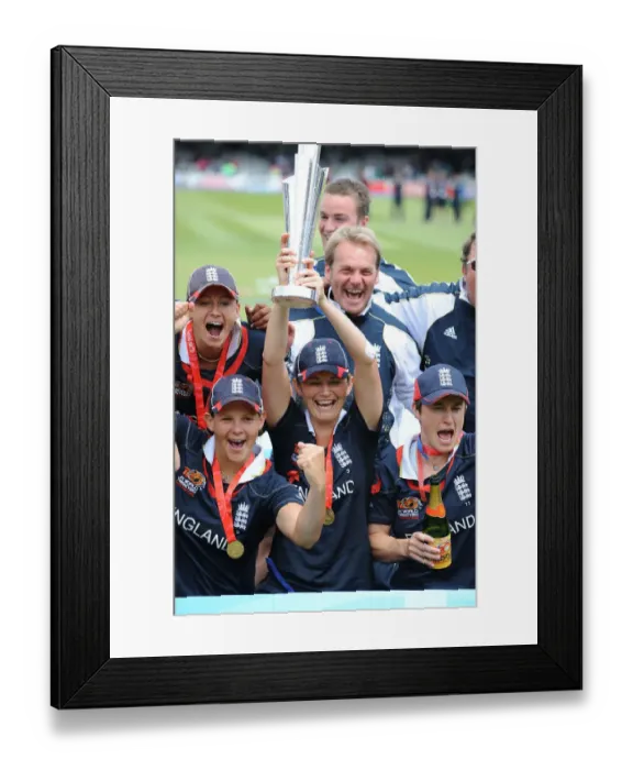 Framed Print : Charlotte Edwards Celebrates With Trophy