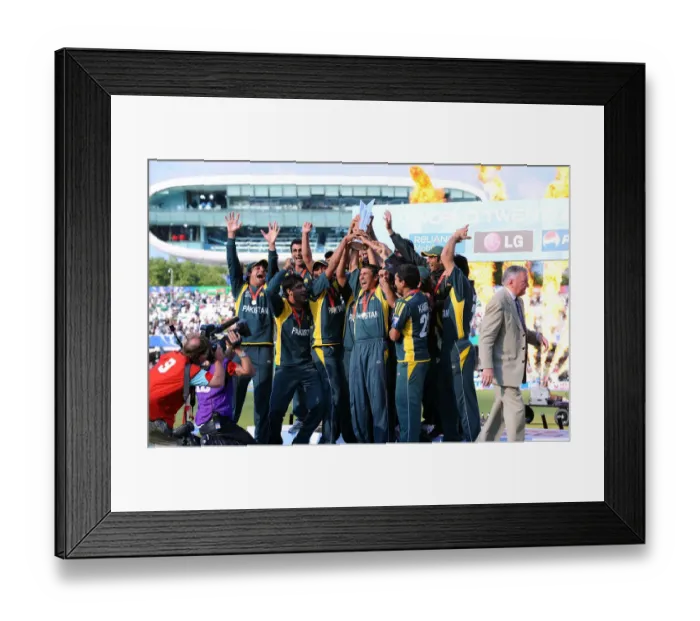 Framed Print : Younus Khan Lifts Trophy Framed Print : Younus Khan Lifts Trophy