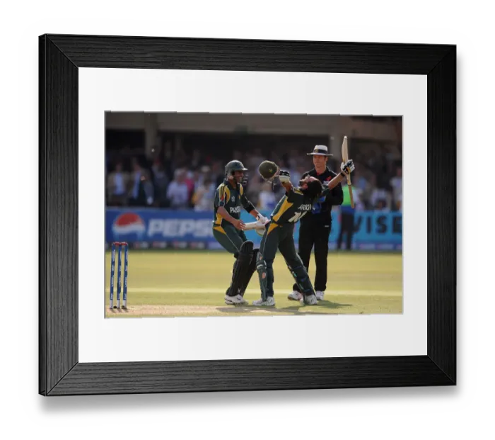 Framed Print : Shoaib Malik & Shahid Afridi Framed Print : Shoaib Malik & Shahid Afridi