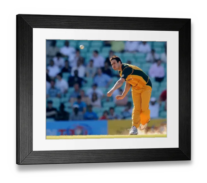 Framed Print : Mitchell Johnson & Scott Styris Framed Print : Mitchell Johnson & Scott Styris