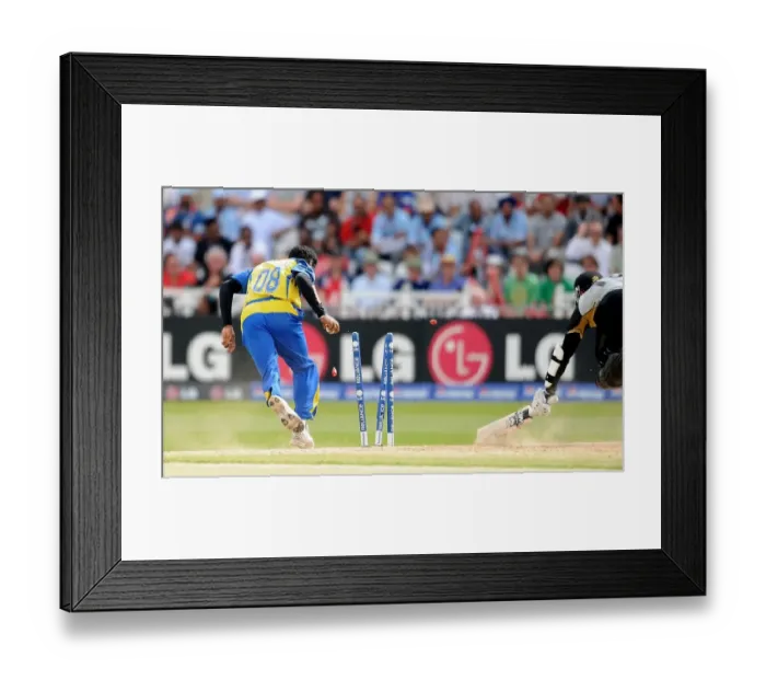Framed Print : Muttiah Muralidaran Stumps Nathan Mccullum Framed Print : Muttiah Muralidaran Stumps Nathan Mccullum