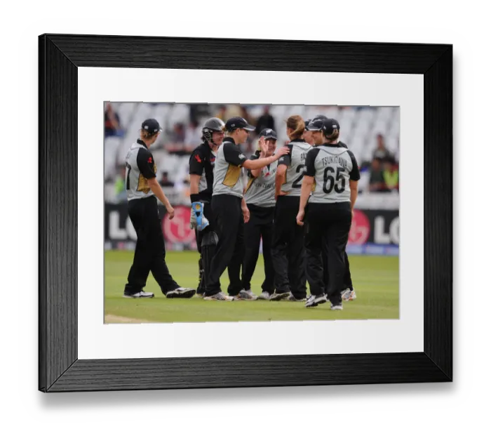 Framed Print : Players Celebarte Victory Framed Print : Players Celebarte Victory