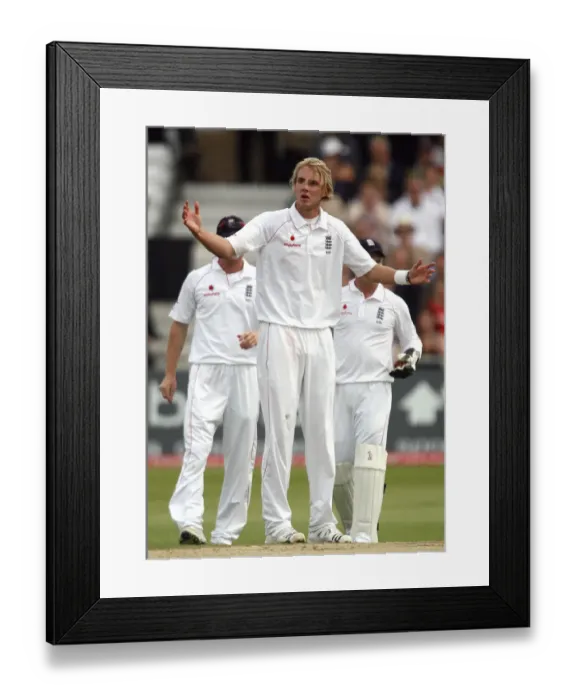 Framed Print : Stuart Broad Framed Print : Stuart Broad