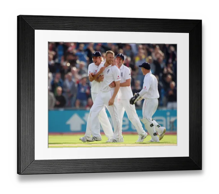 Framed Print : Stuart Broad, Andrew Flintoff, James Anderson Celebrate Framed Print : Stuart Broad, Andrew Flintoff, James Anderson Celebrate