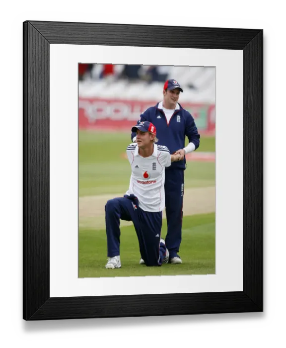 Framed Print : Stuart Broad & Andrew Strauss Framed Print : Stuart Broad & Andrew Strauss