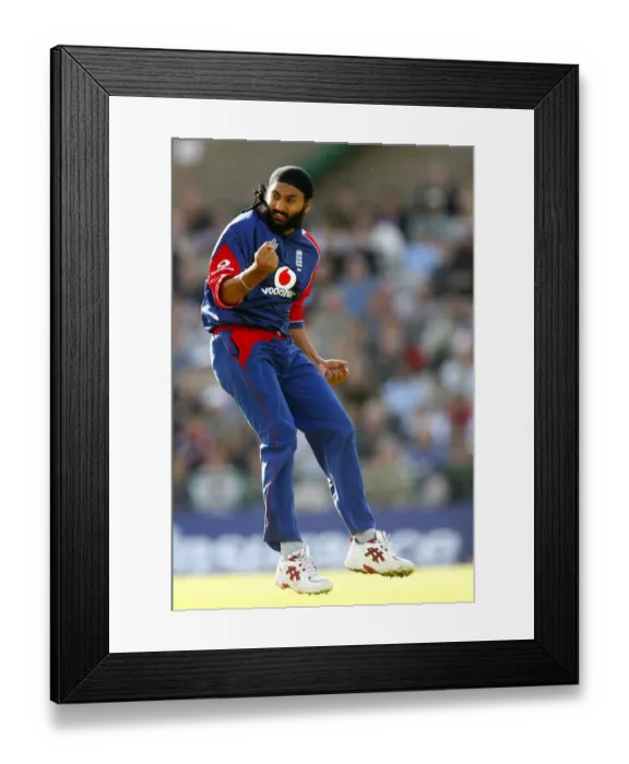 Framed Print : Monty Panesar Celebrates Framed Print : Monty Panesar Celebrates