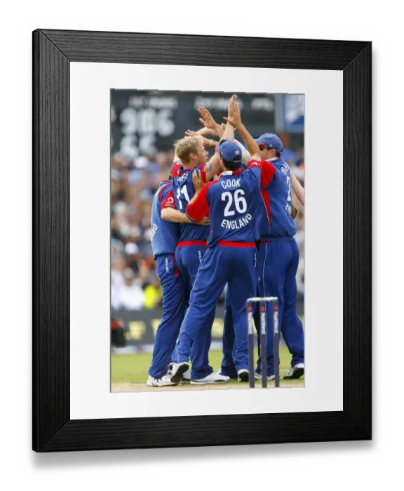 Framed Print : Andrew Flintoff & Team Framed Print : Andrew Flintoff & Team
