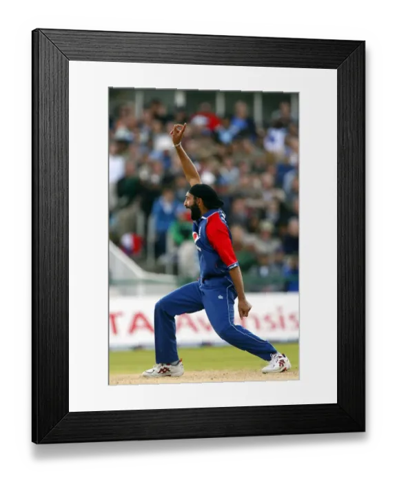 Framed Print : Monty Panesar Framed Print : Monty Panesar