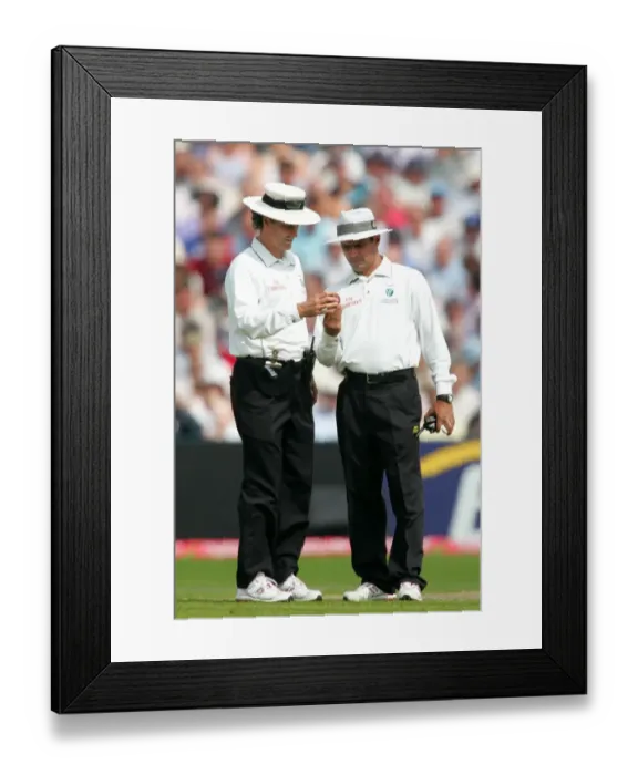 Framed Print : Billy Bowden & Aleem Dar Framed Print : Billy Bowden & Aleem Dar