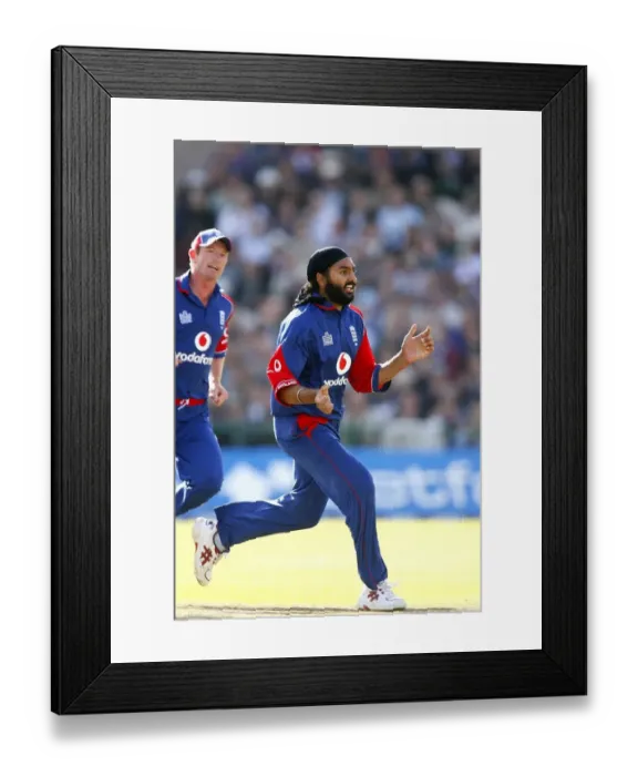 Framed Print : Monty Panesar