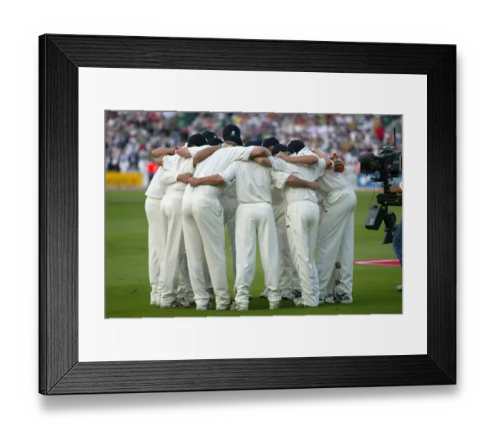 Framed Print : England Players Huddle Framed Print : England Players Huddle