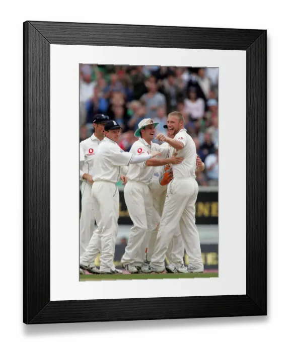 Framed Print : Andrew Flintoff & Team Celebrate Framed Print : Andrew Flintoff & Team Celebrate