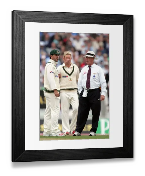 Framed Print : Steve Bucknor & Ricky Ponting Framed Print : Steve Bucknor & Ricky Ponting