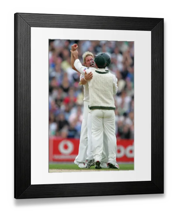 Framed Print : Shane Warne & Team Framed Print : Shane Warne & Team
