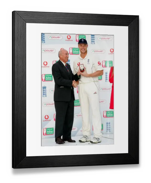 Framed Print : Andrew Flintoff With Award Framed Print : Andrew Flintoff With Award