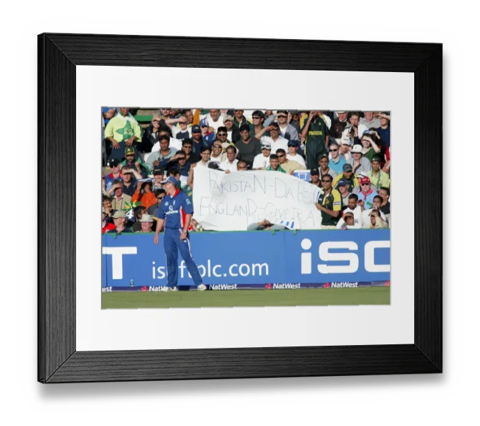 Framed Print : Darren Gough And Pakistan Fans Framed Print : Darren Gough And Pakistan Fans