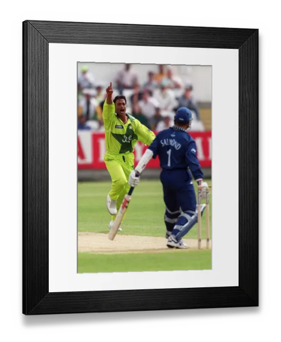Framed Print : Shoaib Akhtar & Salmond