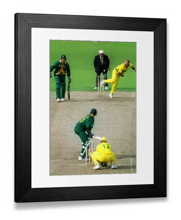 Framed Print : Shane Warne Bowls To Kallis Framed Print : Shane Warne Bowls To Kallis