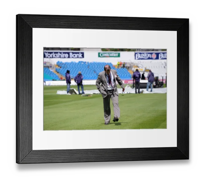 Framed Print : Yorkshire Chief Executive Stewrt Regan Gets His Feet Wet On Framed Print : Yorkshire Chief Executive Stewrt Regan Gets His Feet Wet On
