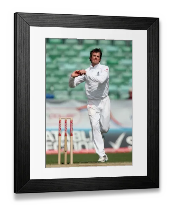 Framed Print : Graeme Swann Framed Print : Graeme Swann