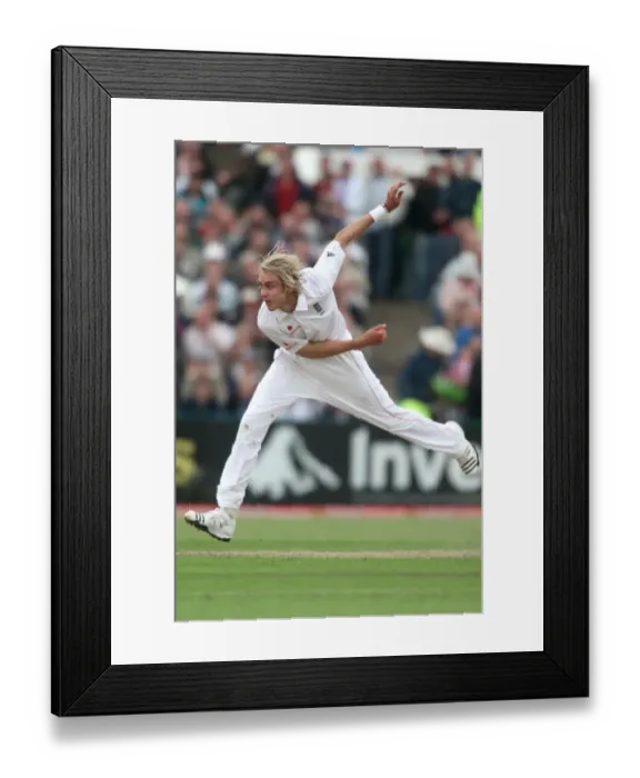 Framed Print : Stuart Broad Framed Print : Stuart Broad