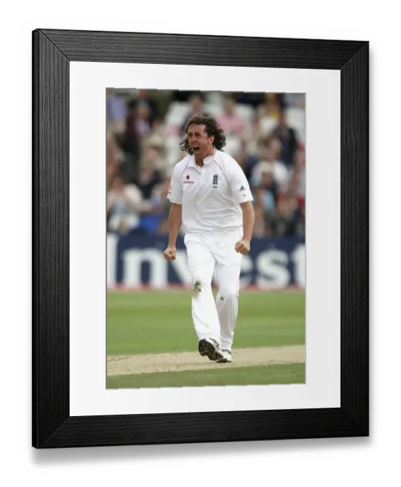 Framed Print : Ryan Sidebottom Celebrates Wicket Framed Print : Ryan Sidebottom Celebrates Wicket