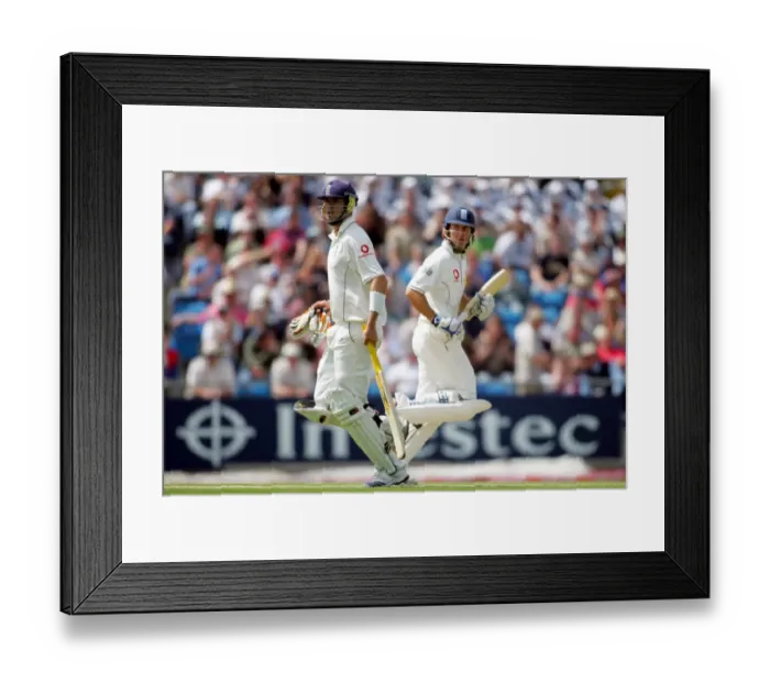 Framed Print : Kevin Pietersen & Michael Vaughan Framed Print : Kevin Pietersen & Michael Vaughan