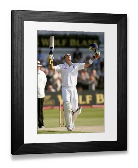 Framed Print : Kevin Pietersen Scores 100 Framed Print : Kevin Pietersen Scores 100