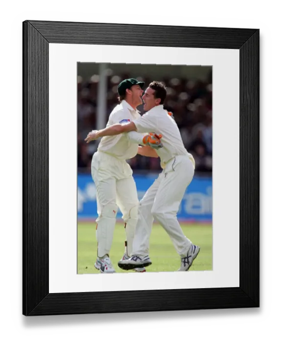 Framed Print : Shaun Tait & Adam Gilchrist Framed Print : Shaun Tait & Adam Gilchrist