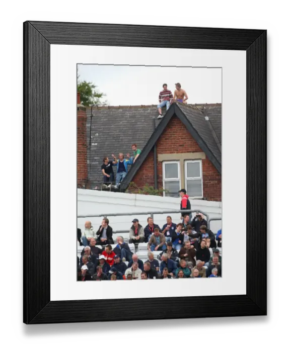 Framed Print : Spectators On Roof
