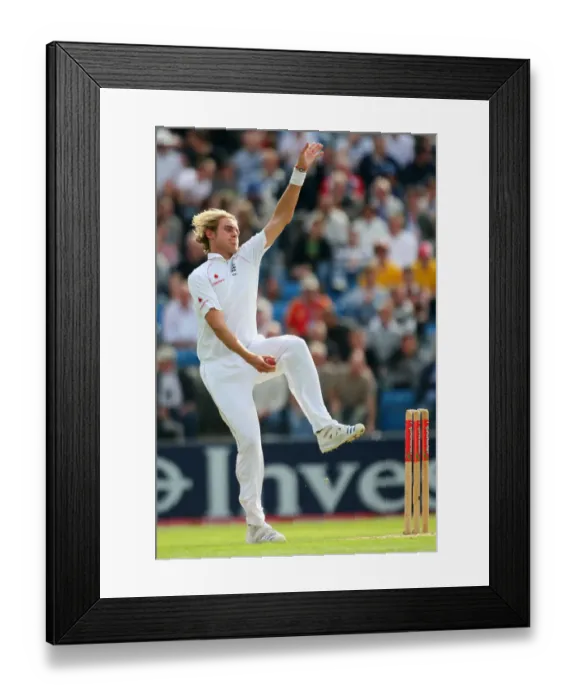 Framed Print : Stuart Broad Framed Print : Stuart Broad