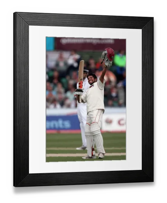 Framed Print : Ramnaresh Sarwan Celebrates As He Makes It 100 Framed Print : Ramnaresh Sarwan Celebrates As He Makes It 100