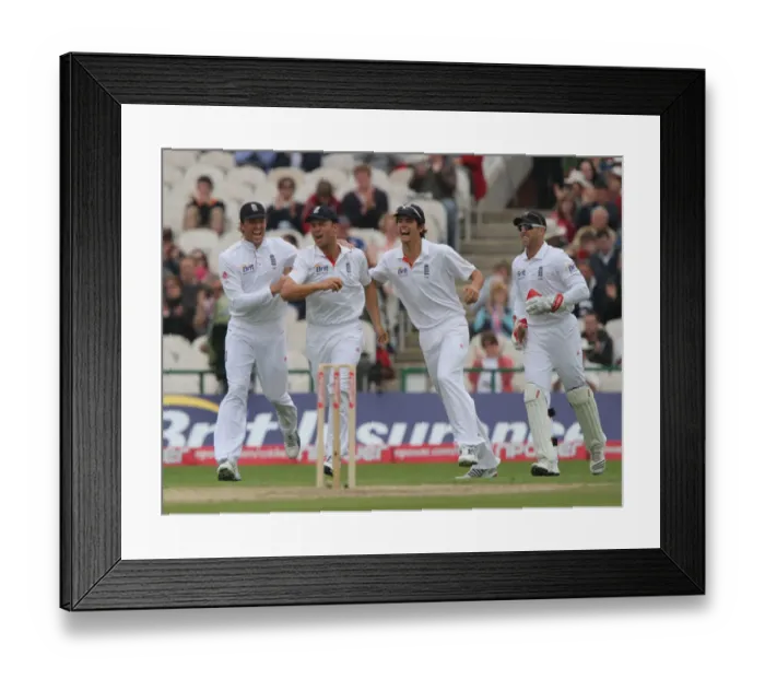 Framed Print : Jonathan Trott Celebrates His Catch With Swann & Cook Jo Framed Print : Jonathan Trott Celebrates His Catch With Swann & Cook Jo