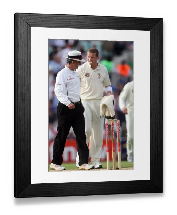 Framed Print : Peter Siddle & Billy Bowden Framed Print : Peter Siddle & Billy Bowden