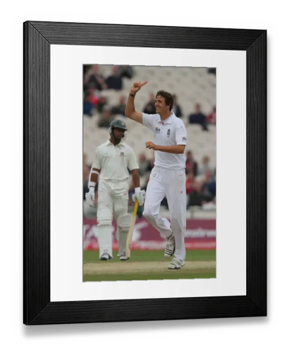 Framed Print : Steven Finn Celebrates His Fourth Wicket Framed Print : Steven Finn Celebrates His Fourth Wicket