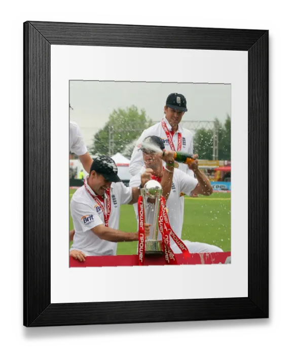 Framed Print : Andrew Strauss & Kevin Pietersen Framed Print : Andrew Strauss & Kevin Pietersen