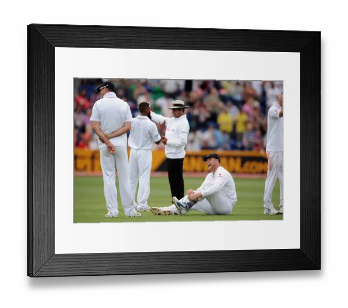 Framed Print : Kevin Pietersen & Andrew Flintoff Framed Print : Kevin Pietersen & Andrew Flintoff
