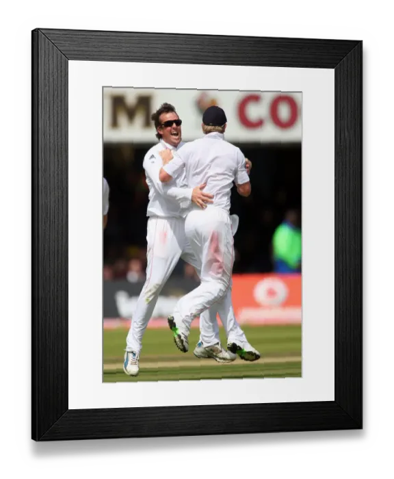 Framed Print : Graeme Swann & Paul Collingwood Framed Print : Graeme Swann & Paul Collingwood