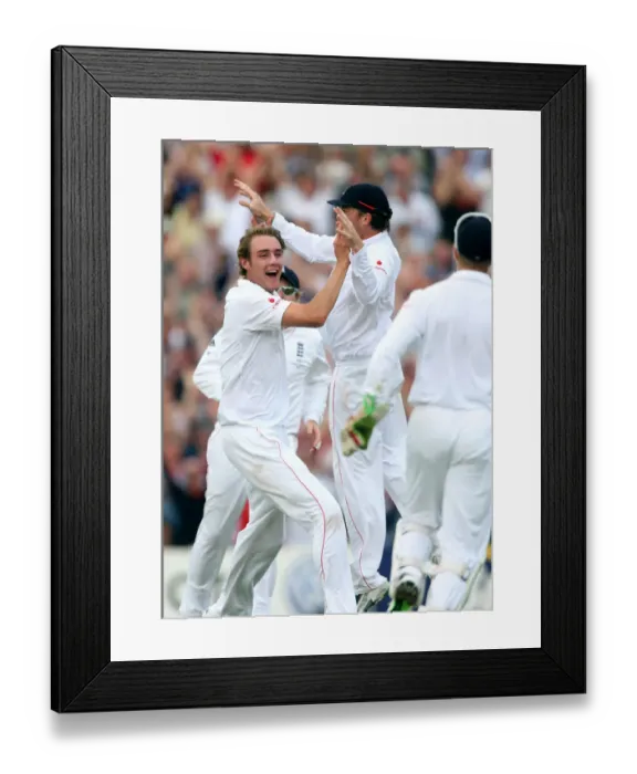 Framed Print : Stuart Broad Celebrates Clarke Wicket