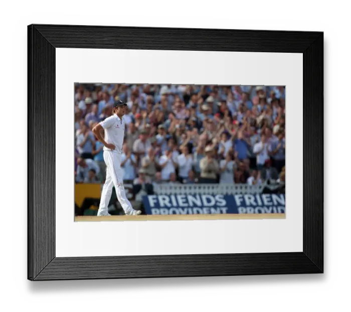 Framed Print : Oval Crowd Applaud Stuart Broad Framed Print : Oval Crowd Applaud Stuart Broad