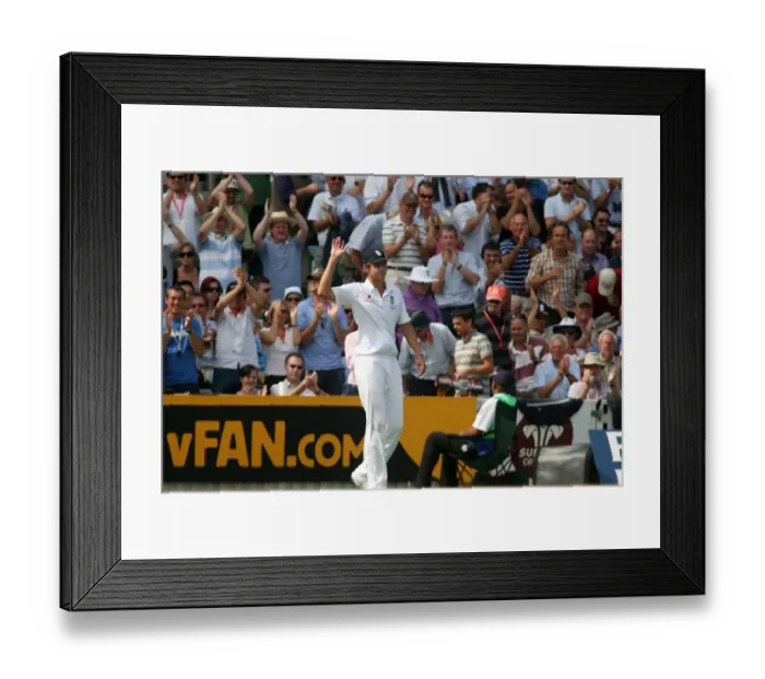 Framed Print : Crowd Applaud Stuart Broad Framed Print : Crowd Applaud Stuart Broad