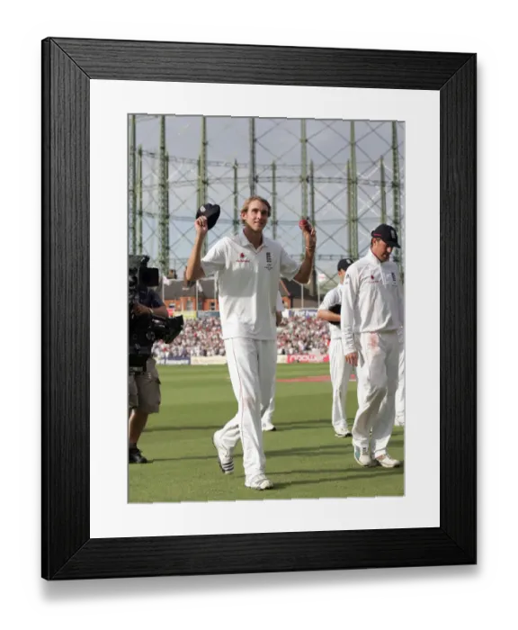 Framed Print : Stuart Broad With The Matchball