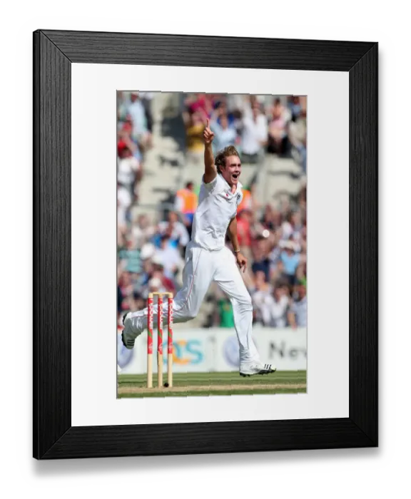 Framed Print : Stuart Broad Celebrates Shane Watson Wicket Framed Print : Stuart Broad Celebrates Shane Watson Wicket
