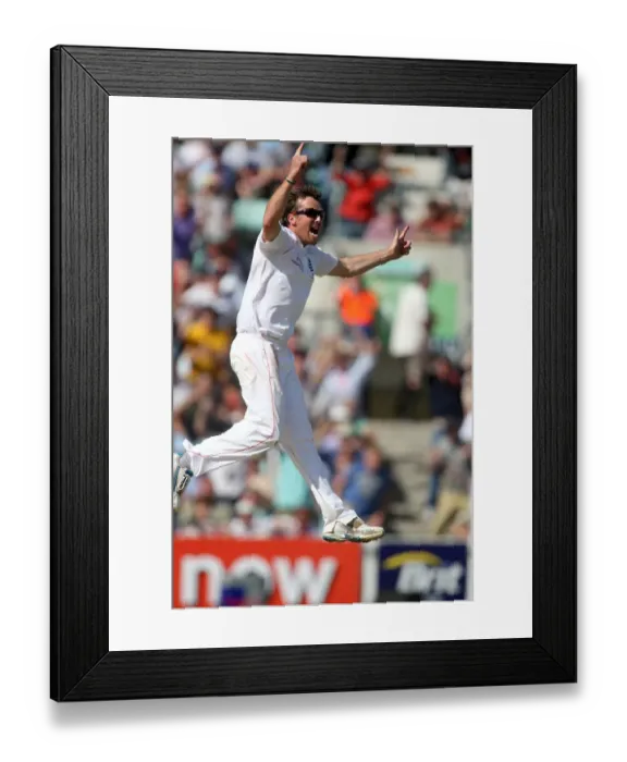 Framed Print : Graeme Swann Celebrates Framed Print : Graeme Swann Celebrates