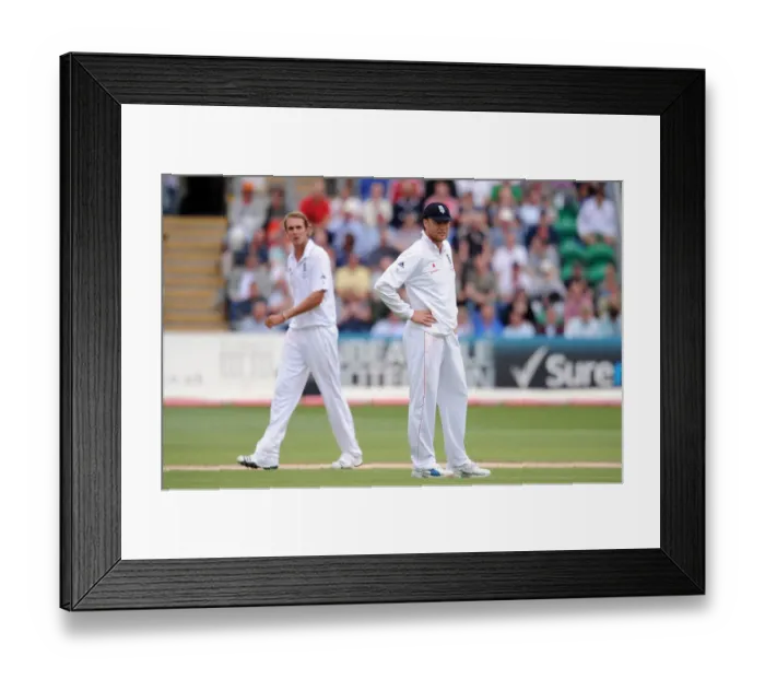 Framed Print : Stuart Broad & Andrew Flintoff Framed Print : Stuart Broad & Andrew Flintoff