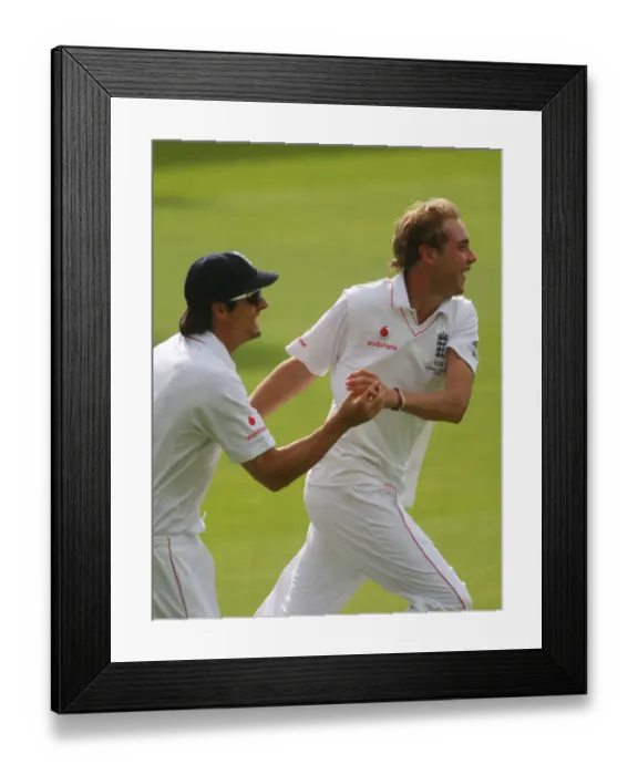 Framed Print : Cook & Stuart Broad Celebrate Great Catch