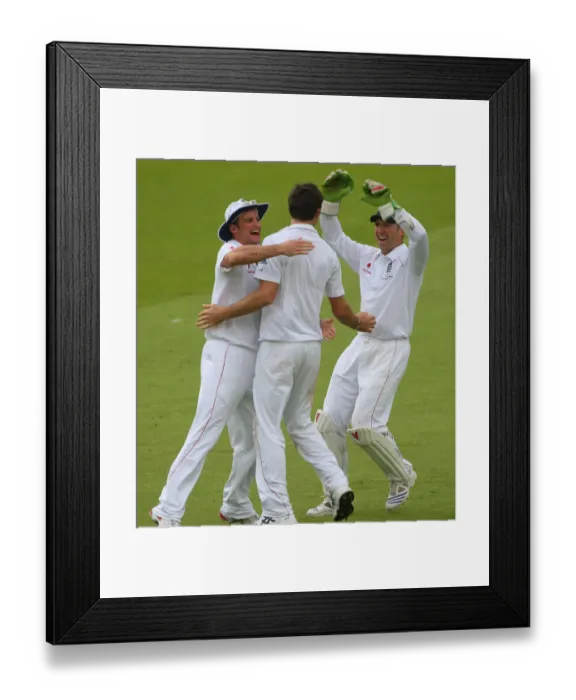 Framed Print : Andrew Strauss, Jimmy Anderson & Matt Prior Andrew Strau Framed Print : Andrew Strauss, Jimmy Anderson & Matt Prior Andrew Strau