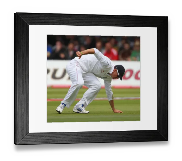 Framed Print : Injured Kevin Pietersen Framed Print : Injured Kevin Pietersen