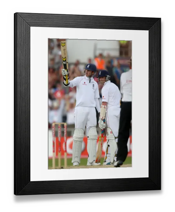 Framed Print : Stuart Broad & Graeme Swann Framed Print : Stuart Broad & Graeme Swann