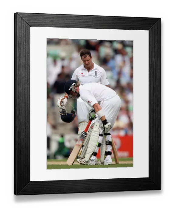 Framed Print : Ian Bell Feels His Hamstring